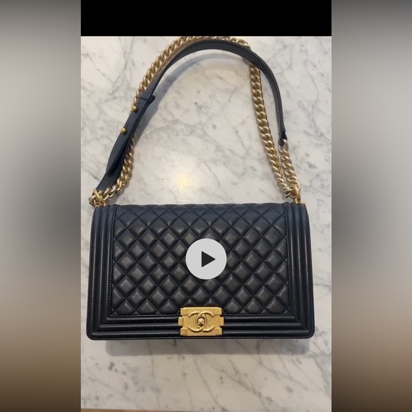 CHANEL™ 2017 BLACK QUILTED LEATHER NEW MEDIUM BOY BAG - Picture 2 of 5